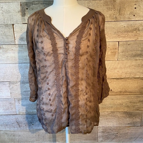 🛍️3/$30 Olive & Oak women’s beige sheer blouse in size  small - Picture 1 of 11